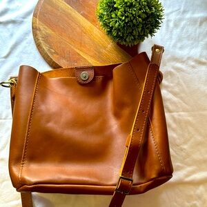 GORGEOUS Portland Leather bucket bag